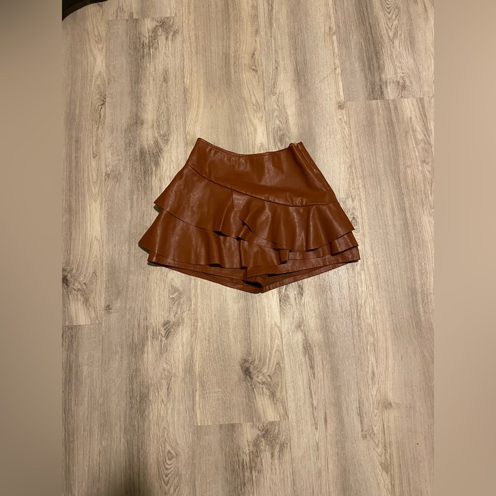 Brown DO+BE leather skort size small